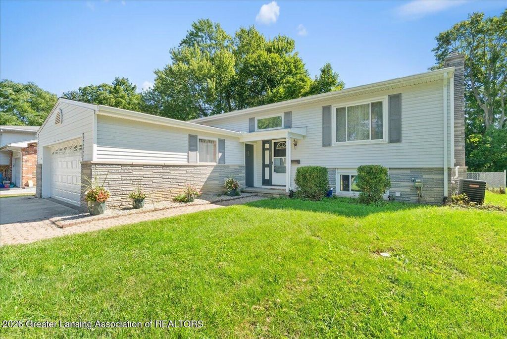 2711 W Mount Hope Avenue, Lansing, MI 48911