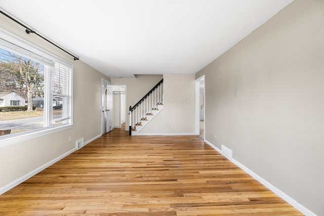 53 Pidgeon Dr, Springfield, MA 01119