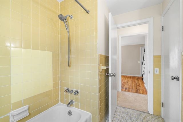 53 Pidgeon Dr, Springfield, MA 01119