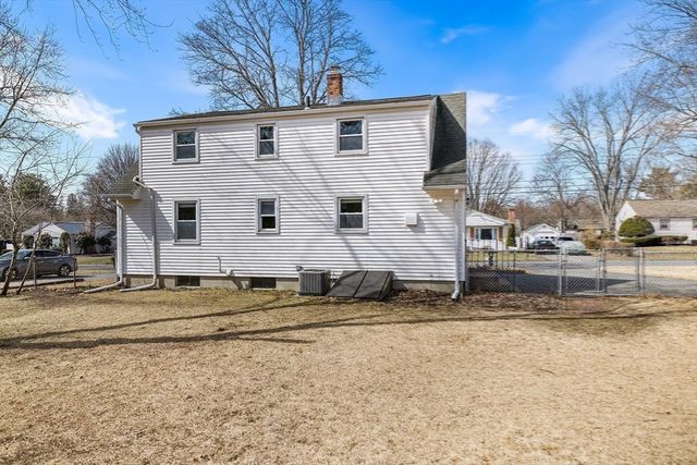 53 Pidgeon Dr, Springfield, MA 01119