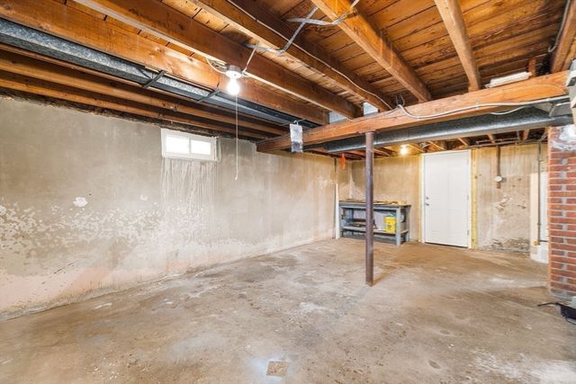 53 Pidgeon Dr, Springfield, MA 01119