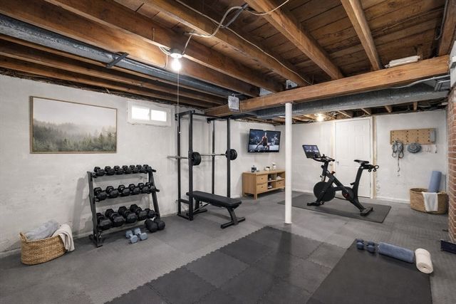 53 Pidgeon Dr, Springfield, MA 01119