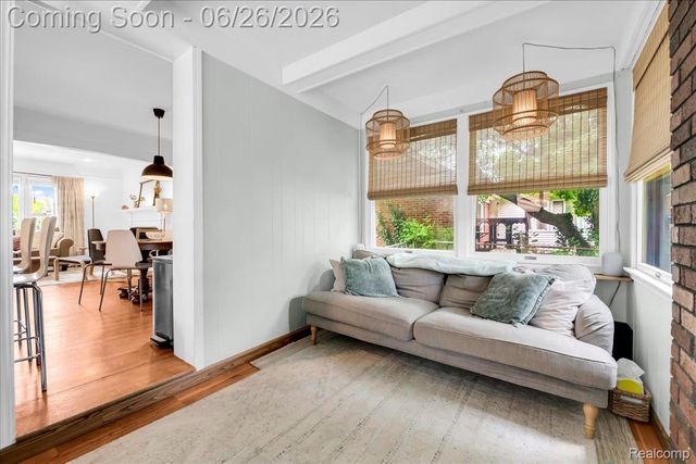 1179 Hampton Road, Grosse Pointe Woods, MI 48236