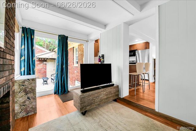1179 Hampton Road, Grosse Pointe Woods, MI 48236