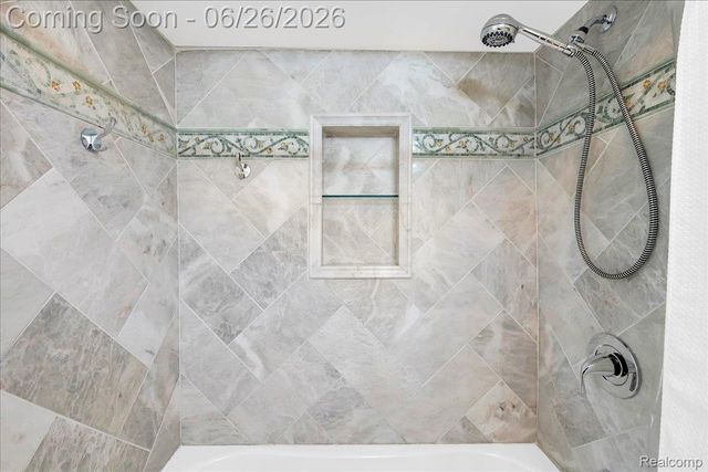 1179 Hampton Road, Grosse Pointe Woods, MI 48236