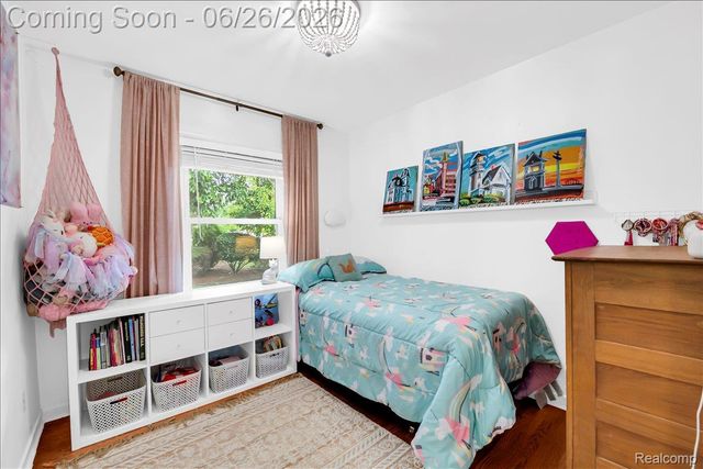 1179 Hampton Road, Grosse Pointe Woods, MI 48236