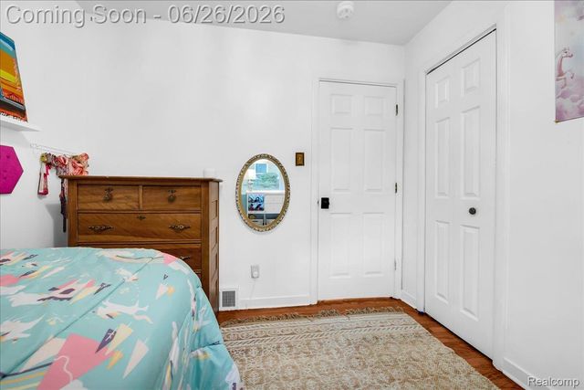 1179 Hampton Road, Grosse Pointe Woods, MI 48236