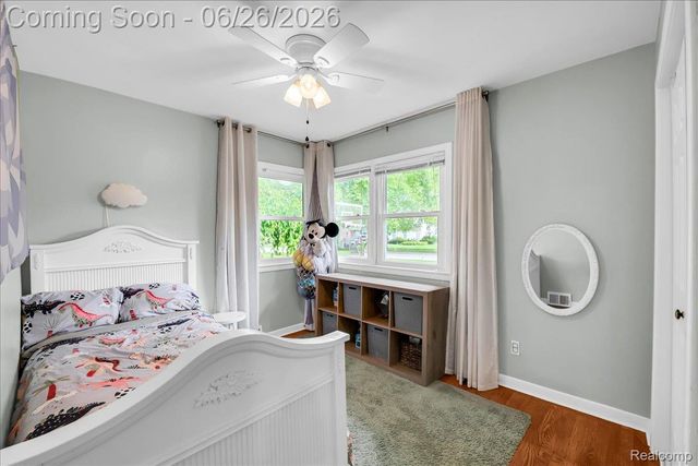 1179 Hampton Road, Grosse Pointe Woods, MI 48236