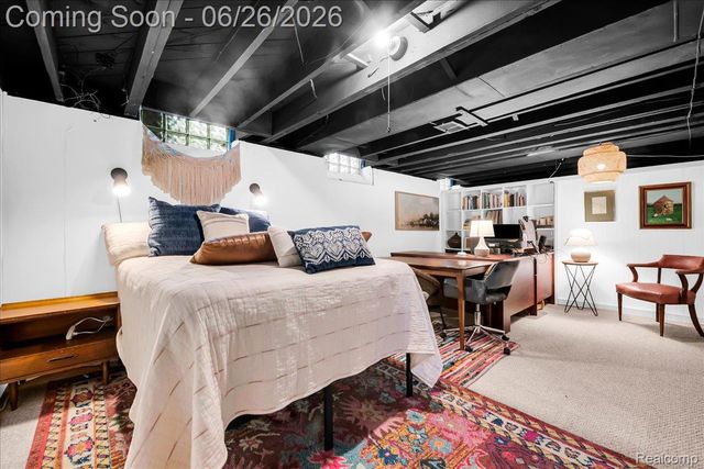 1179 Hampton Road, Grosse Pointe Woods, MI 48236