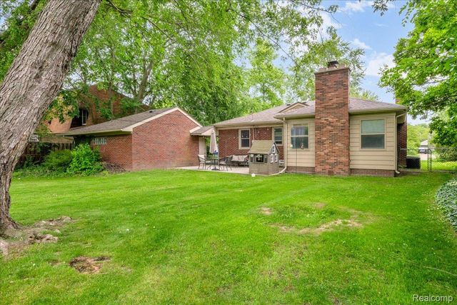 1179 Hampton Road, Grosse Pointe Woods, MI 48236