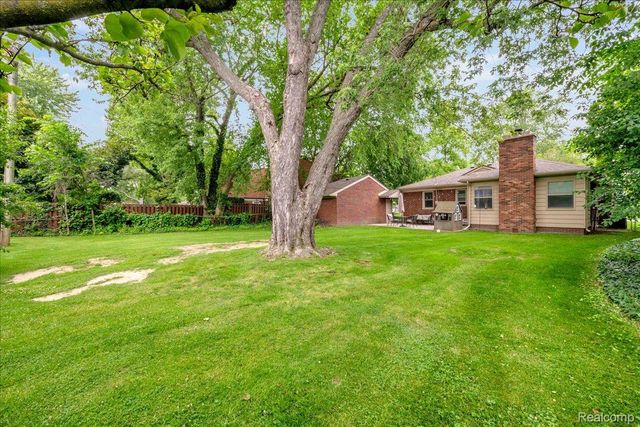 1179 Hampton Road, Grosse Pointe Woods, MI 48236