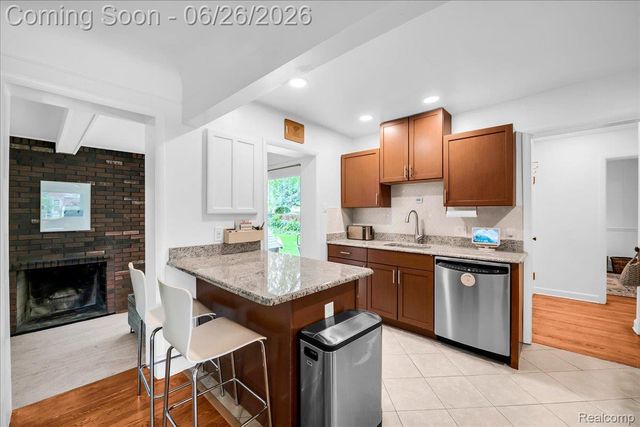 1179 Hampton Road, Grosse Pointe Woods, MI 48236