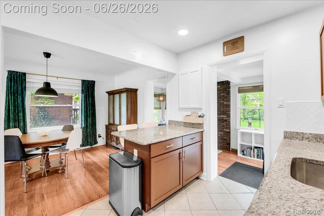 1179 Hampton Road, Grosse Pointe Woods, MI 48236