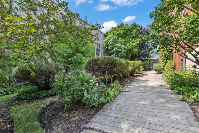 1918 N Humboldt Boulevard, Chicago, IL 60647