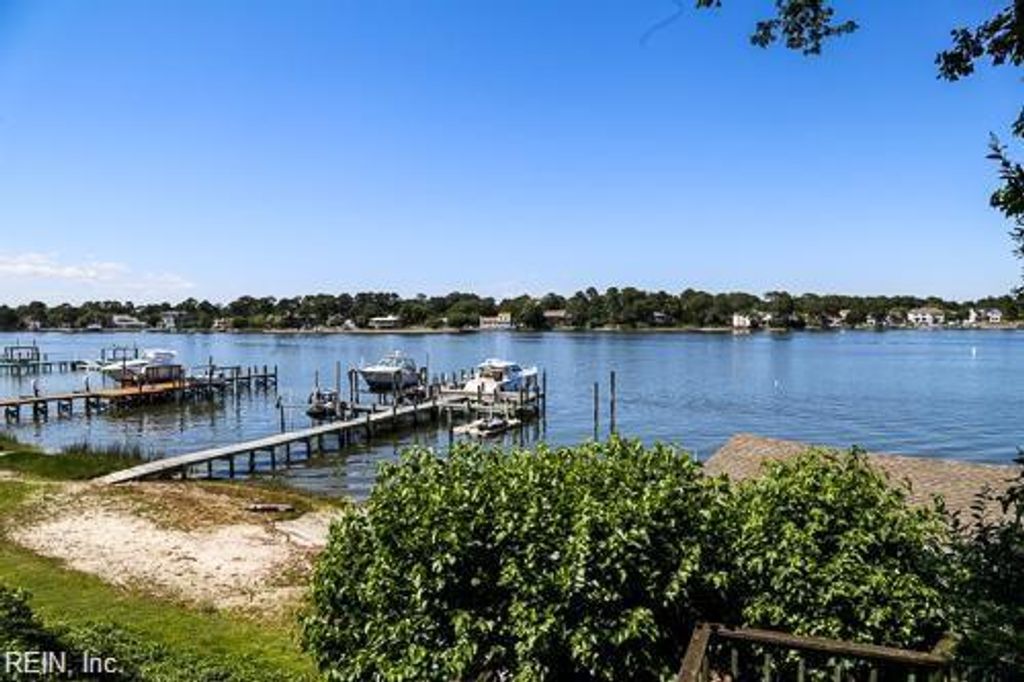 1705 Lovetts Pond LN, Virginia Beach, VA 23454