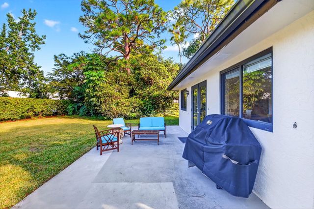 435 Pine Villa Drive, Atlantis, FL 33462