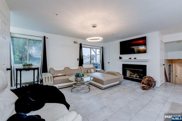 2 Meyer Court 1602, West Orange, NJ 07052