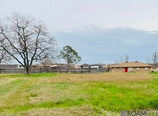 6868 Oak Glen Dr, Baton Rouge, LA 70812