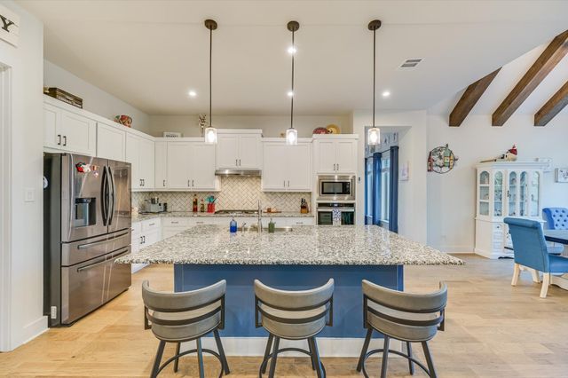 145 DOUBLE EAGLE RANCH DR, Cedar Creek, TX 78612