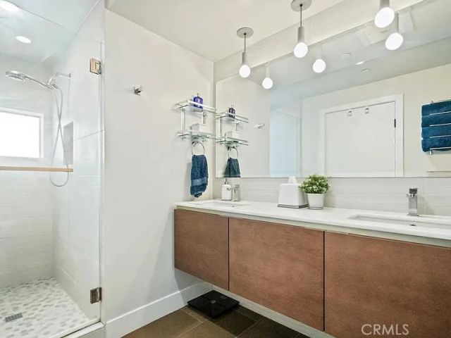 811 N DETROIT ST, Los Angeles, CA 90046