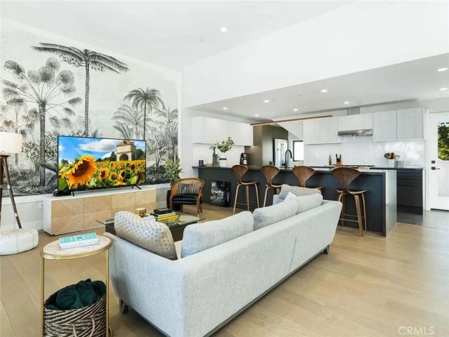 811 N DETROIT ST, Los Angeles, CA 90046