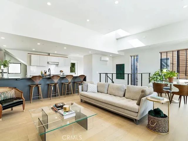 811 N DETROIT ST, Los Angeles, CA 90046