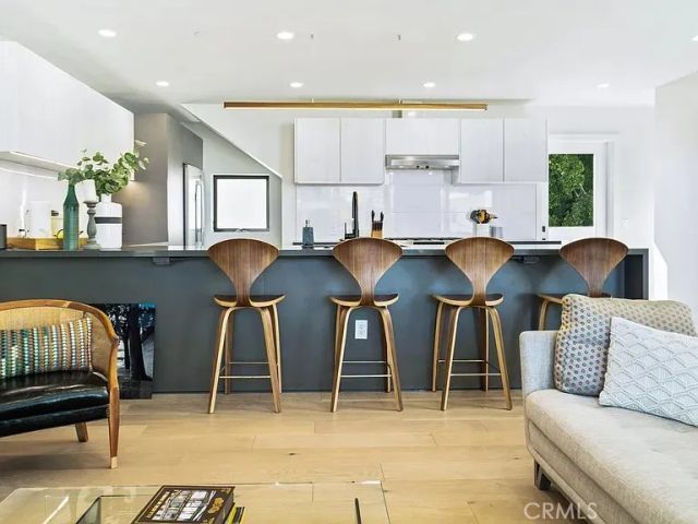 811 N DETROIT ST, Los Angeles, CA 90046