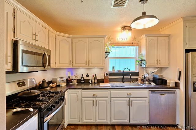 330 Kiamichi, Eufaula, OK 74432