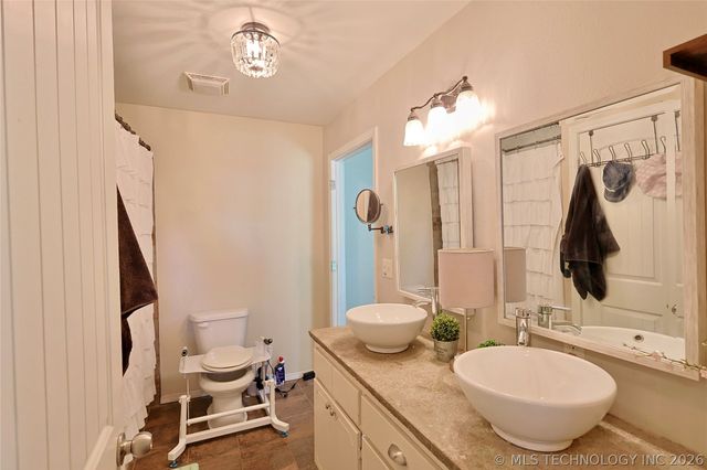 330 Kiamichi, Eufaula, OK 74432