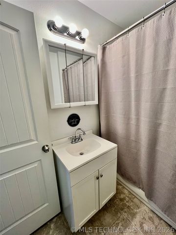 330 Kiamichi, Eufaula, OK 74432