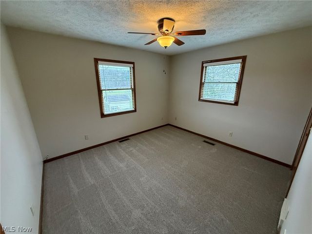 2286 Stonecreek Road SW, New Philadelphia, OH 44663