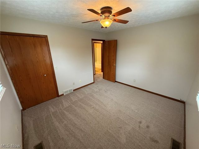 2286 Stonecreek Road SW, New Philadelphia, OH 44663