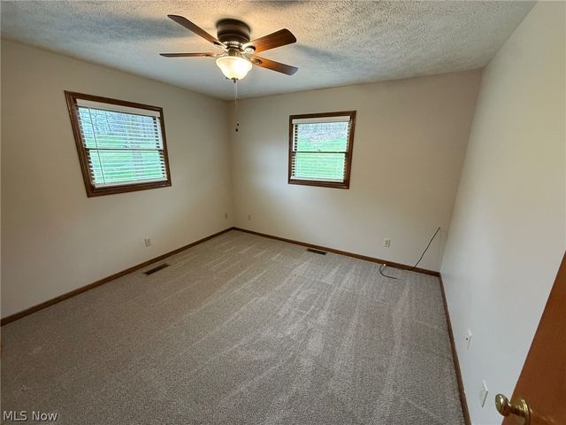 2286 Stonecreek Road SW, New Philadelphia, OH 44663