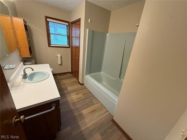 2286 Stonecreek Road SW, New Philadelphia, OH 44663