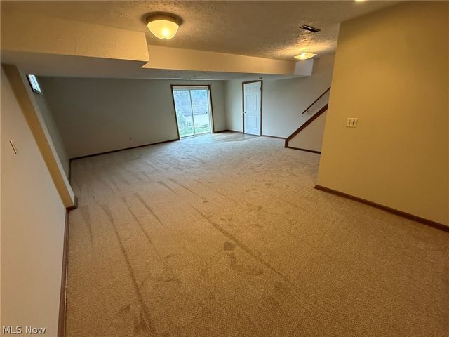 2286 Stonecreek Road SW, New Philadelphia, OH 44663