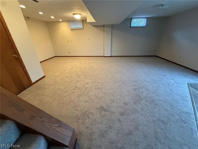 2286 Stonecreek Road SW, New Philadelphia, OH 44663