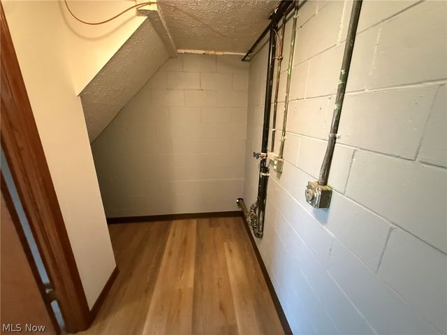 2286 Stonecreek Road SW, New Philadelphia, OH 44663