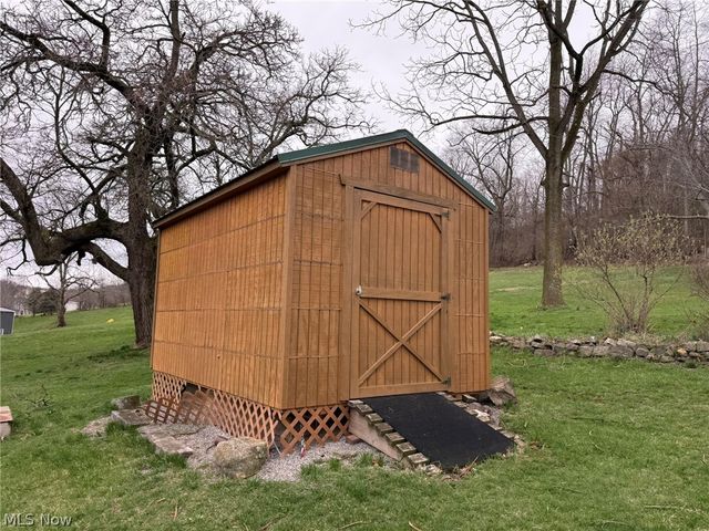 2286 Stonecreek Road SW, New Philadelphia, OH 44663