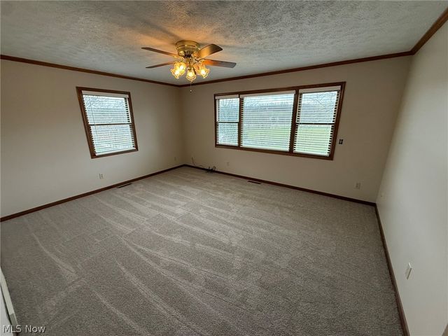 2286 Stonecreek Road SW, New Philadelphia, OH 44663