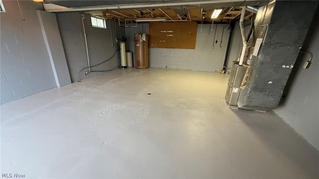 2286 Stonecreek Road SW, New Philadelphia, OH 44663