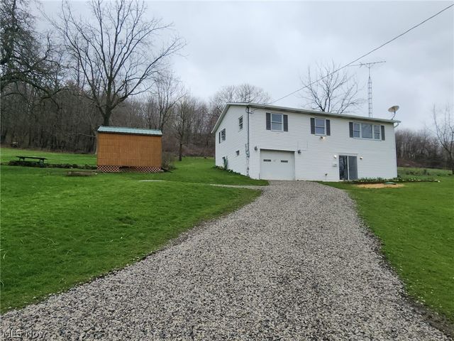 2286 Stonecreek Road SW, New Philadelphia, OH 44663