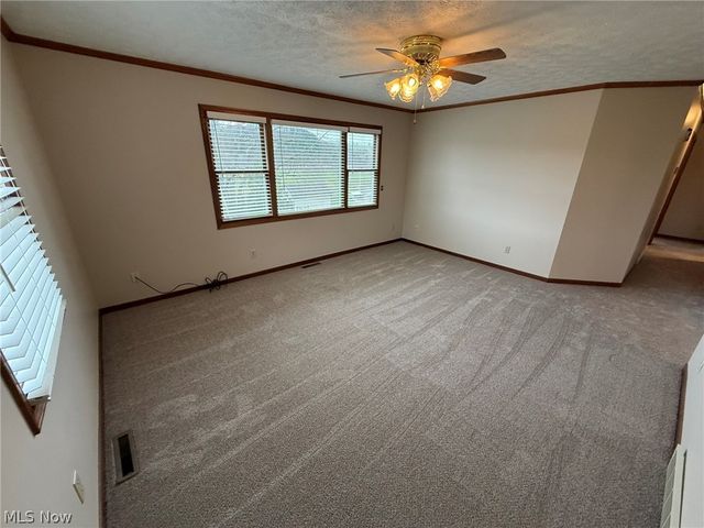 2286 Stonecreek Road SW, New Philadelphia, OH 44663