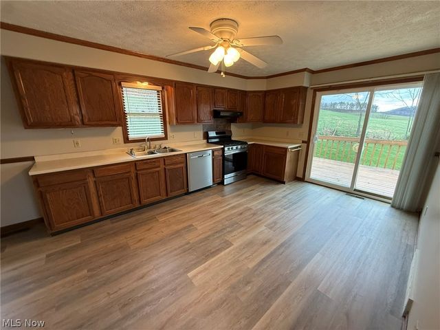 2286 Stonecreek Road SW, New Philadelphia, OH 44663