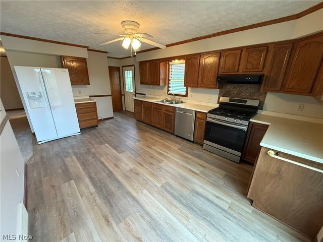 2286 Stonecreek Road SW, New Philadelphia, OH 44663