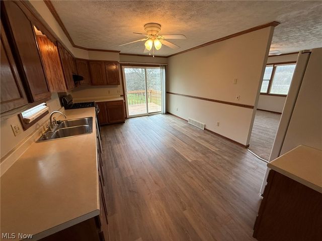 2286 Stonecreek Road SW, New Philadelphia, OH 44663