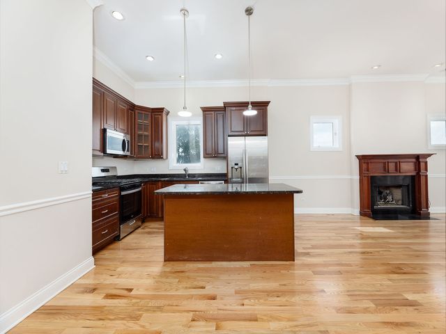 5445 N NORTHWEST Highway 3S, Chicago, IL 60630