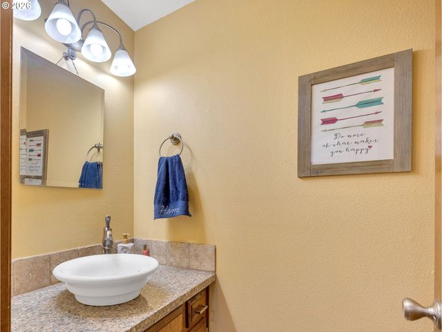 24046 Ne TREEHILL Dr, Wood Village, OR 97060