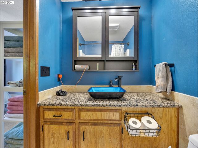 24046 Ne TREEHILL Dr, Wood Village, OR 97060