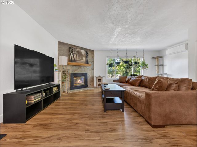 24046 Ne TREEHILL Dr, Wood Village, OR 97060