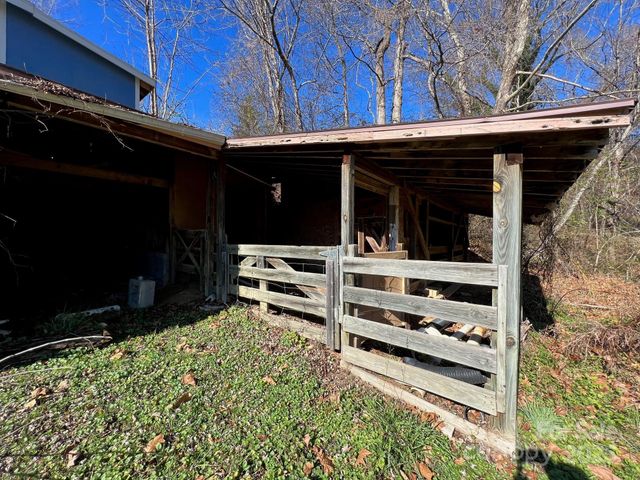 9 Riddle Road, Swannanoa, NC 28778